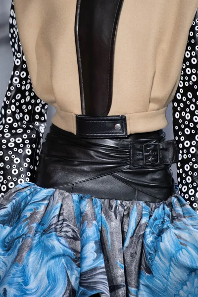 Look 11